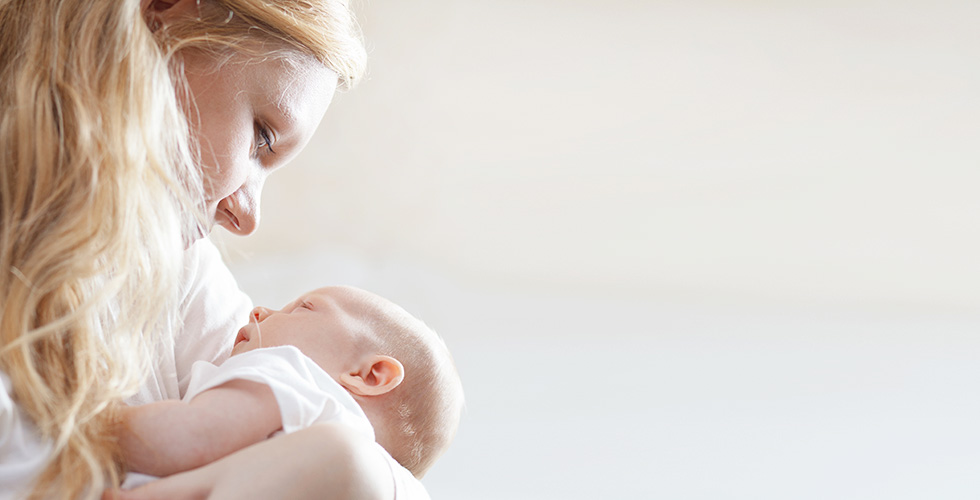 kersverse moeder met baby