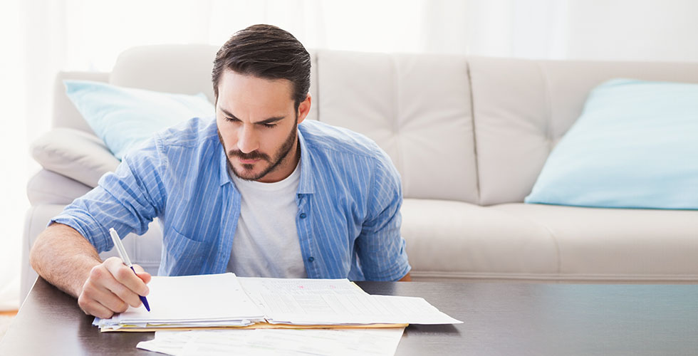 man-invulllen-papierwerk-header