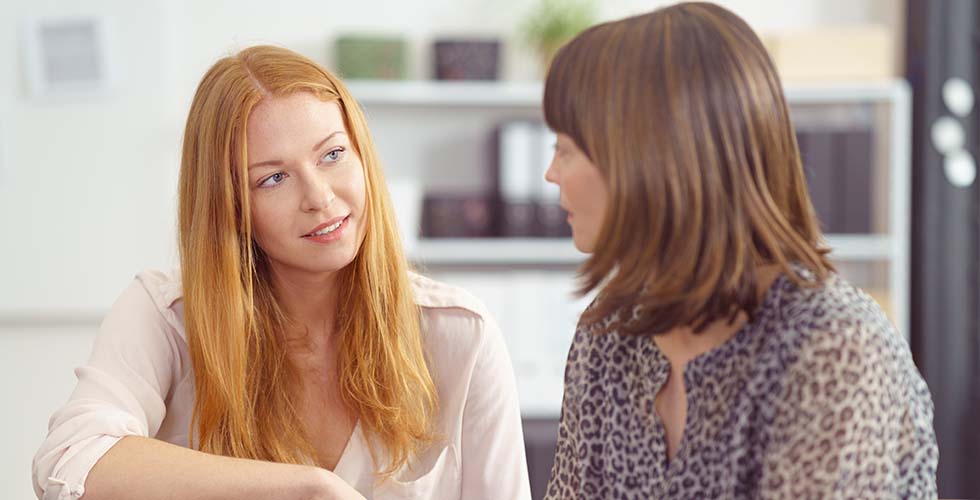 twee-vrouwen-in-gesprek-header
